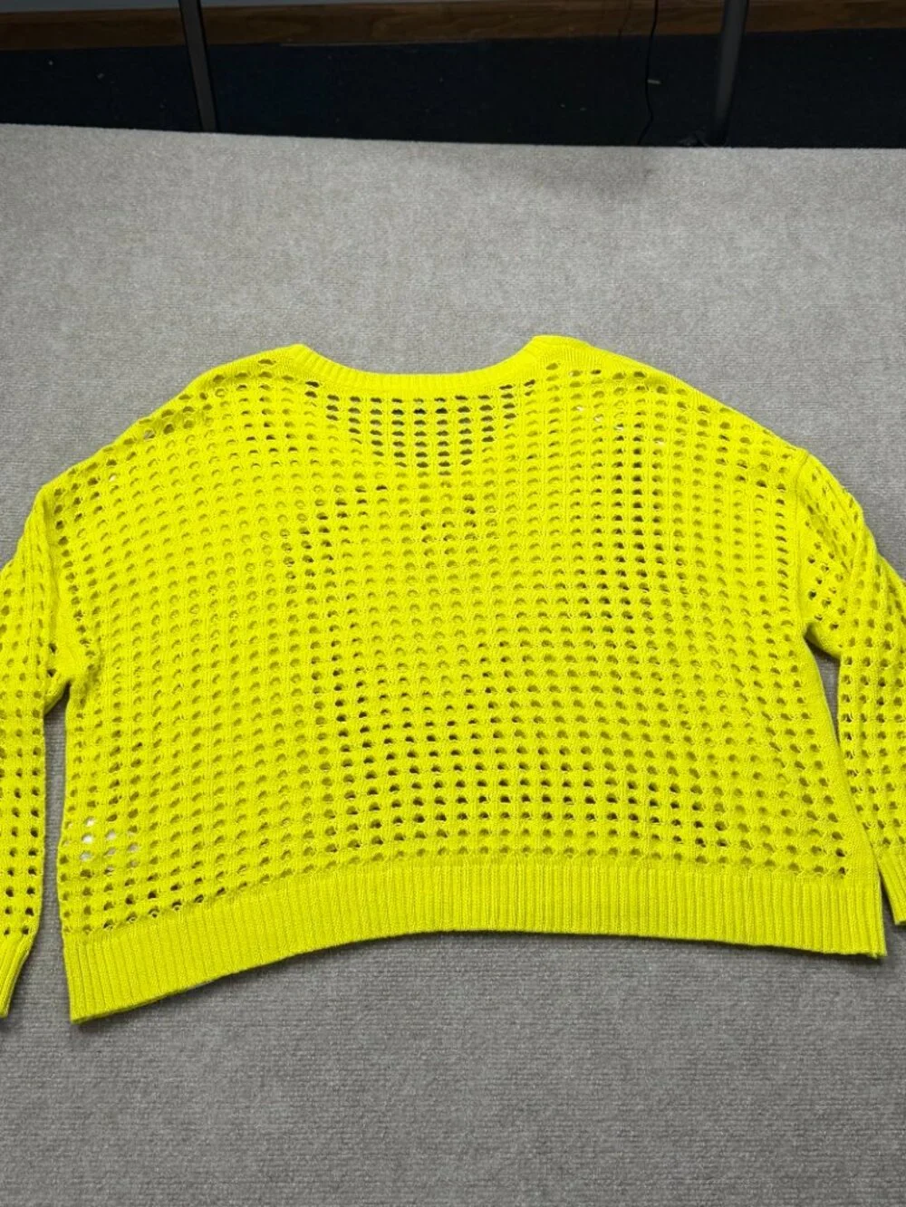 DKNY Jeans Neon Yellow V-Neck Open-Knit Crochet Sweater L - Picture 4 of 8
